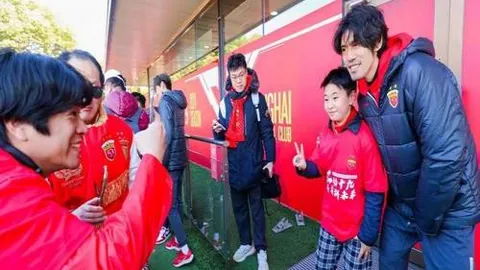 阿拉维斯0-4遭皇马横扫，阿扎尔传射双响本泽马两球建功